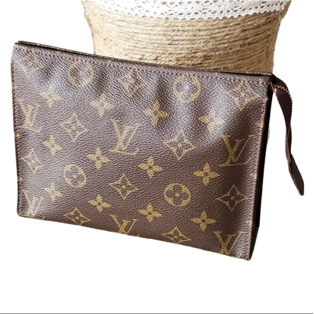 Authentic Louis Vuitton Toiletry 19 in Monogram - Picture 1 of 16